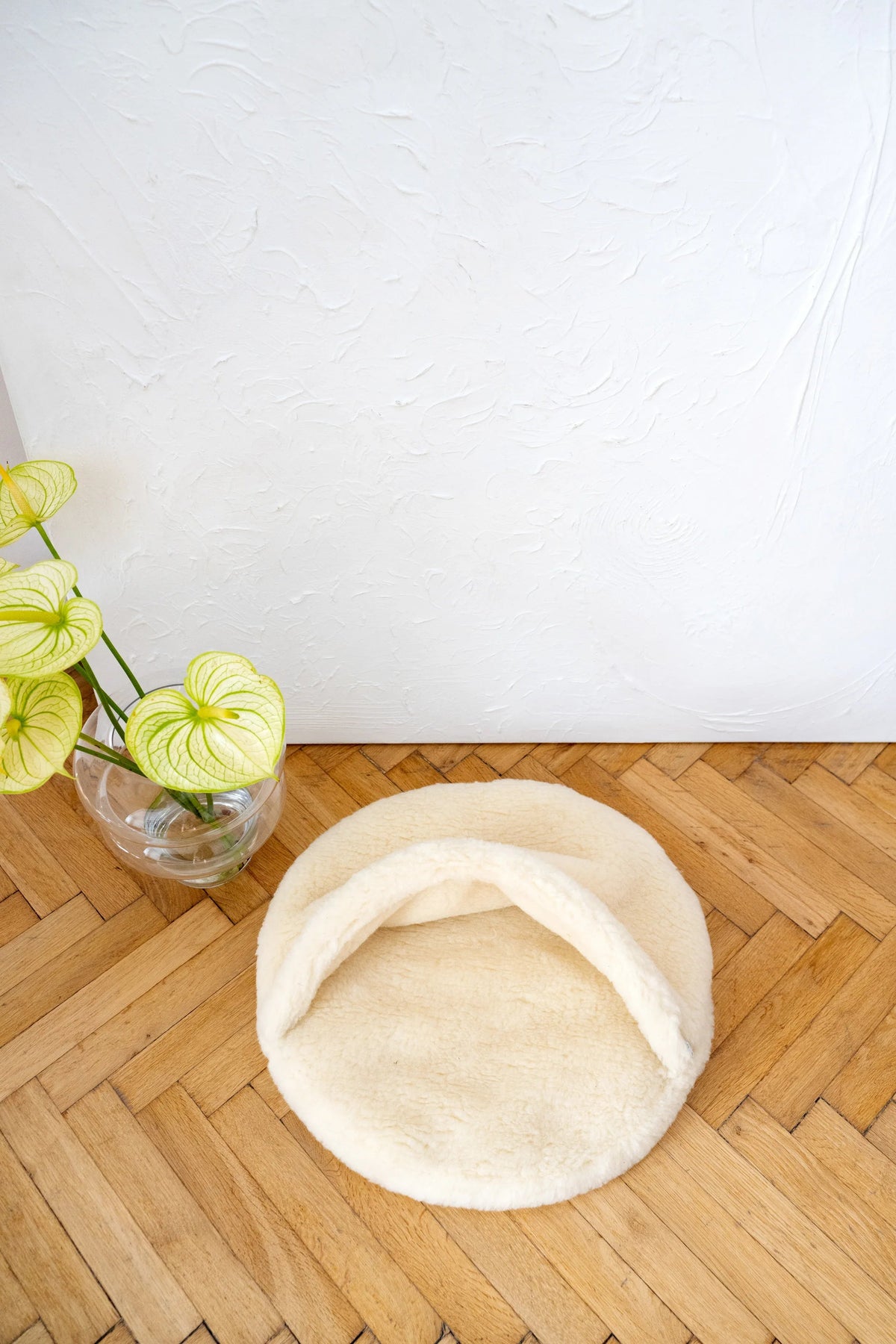 Natural Wool Pet Cave dome close-up, wool texture